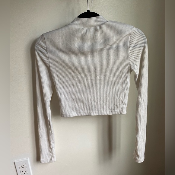 White Mock Neck Cropped Long Sleeve Top ( size S ) - Picture 2 of 3
